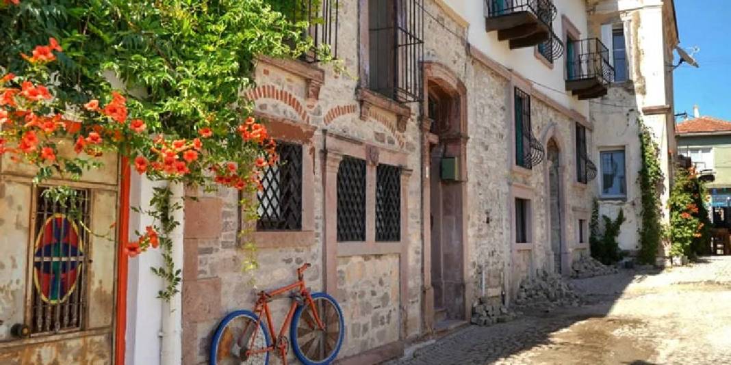 Tarihi sokaklarıyla huzur veriyor: Rum evleri, dar sokaklar, Boşnak böreği… 3